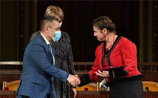 Tízen részesültek Magyarság Háza-díjban