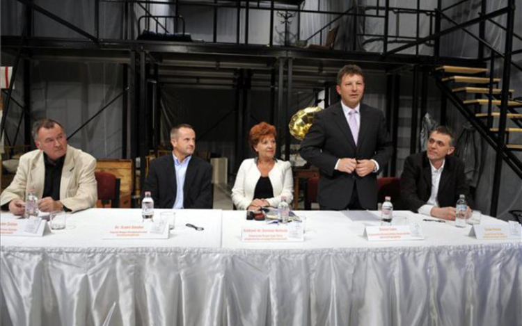 A Tháliában szerepelt az új Zenthe Ferenc Színház