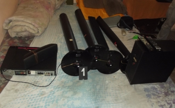 Kardot és műszaki cikkeket loptak