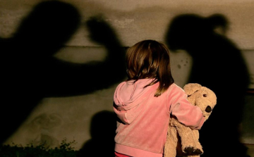 Megfenyegette és megütötte a nőt