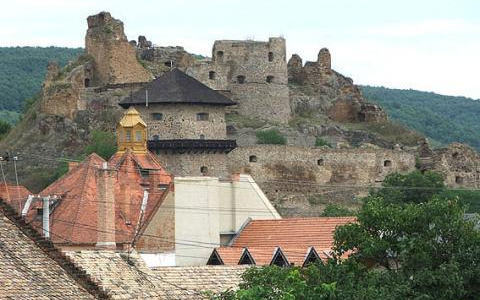 Jubileumi kiállítás nyílik 2x60 címmel Füleken