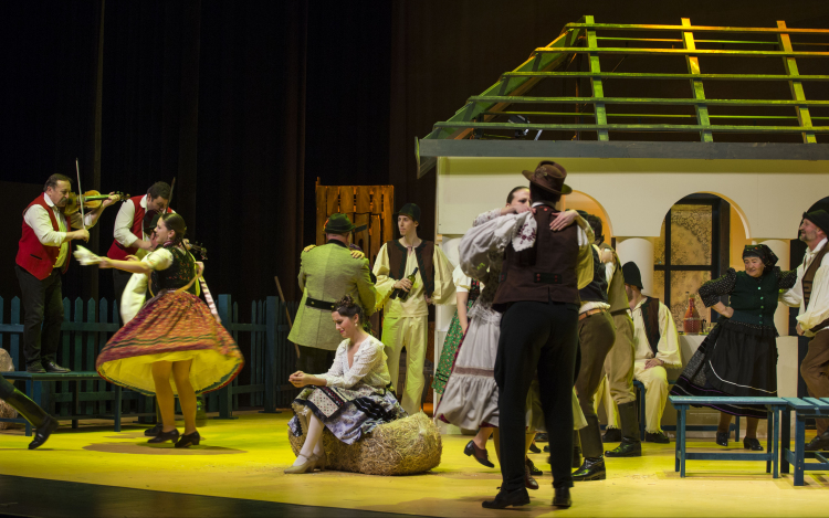 Megkedvelték az A falu rosszát