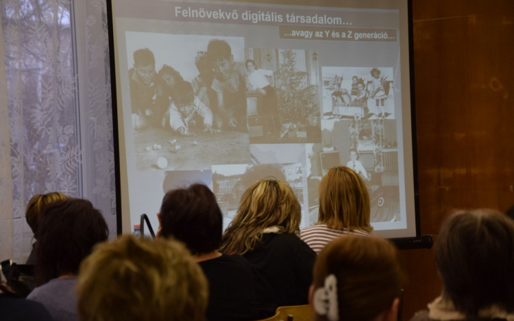 Biztonságos internethasználatról tartottak előadást pedagógusoknak