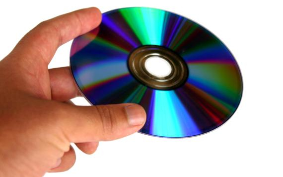 Négyezer hamis DVD-t foglaltak le Szentén