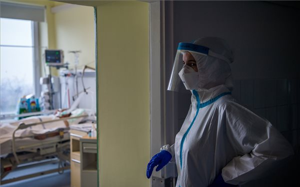 Meghalt 16 beteg, 774 új fertőzöttet találtak Magyarországon