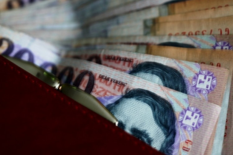 Több millió forintot lopott el egy salgótarjáni nő