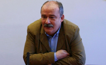 Ösztöndíjasoknak ajánlja fel honoráriumát a blogoló polgármester