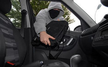 Rendőrkézen az autófeltörő