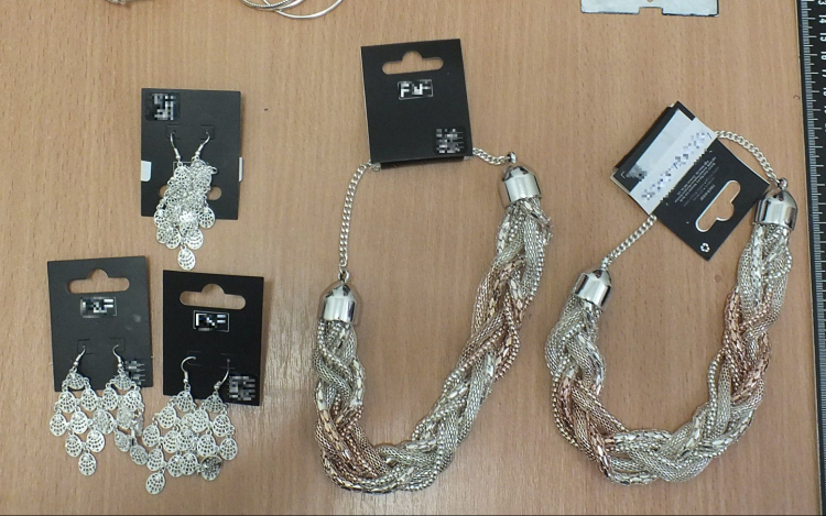 Bolti lopás Balassagyarmaton