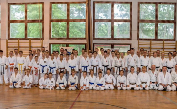 Balatonfenyvesen edzőtáboroztak a nógrádi karatékák