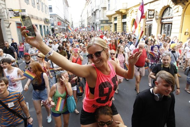 Budapest Pride - Elindult a felvonulás az Alkotmány utcából