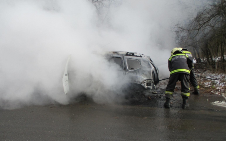 Kiégett egy autó Salgótarjánban