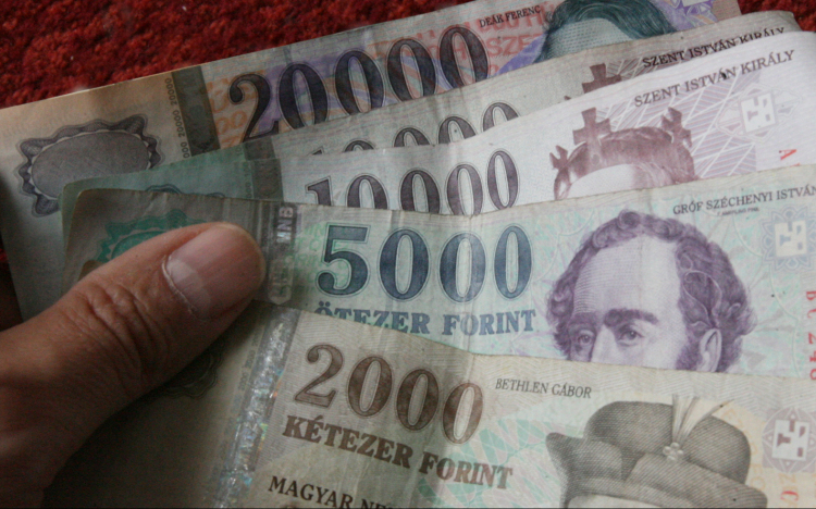 Kölcsönt akart kérni, lopás lett a vége