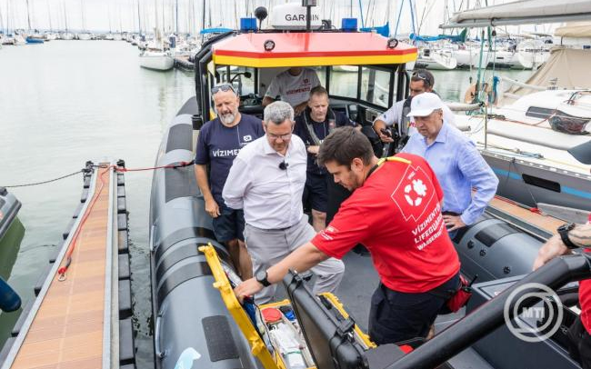 26 millió forintos kormányzati támogatást kaptak a vízimentők