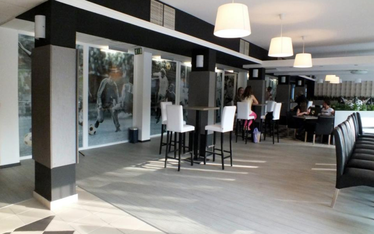 Megnyílt a Stécé Kávéház