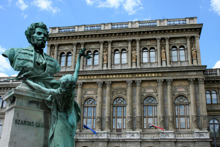 1997. 11. 03-a óta ez a nap a Magyar Tudomány Napja