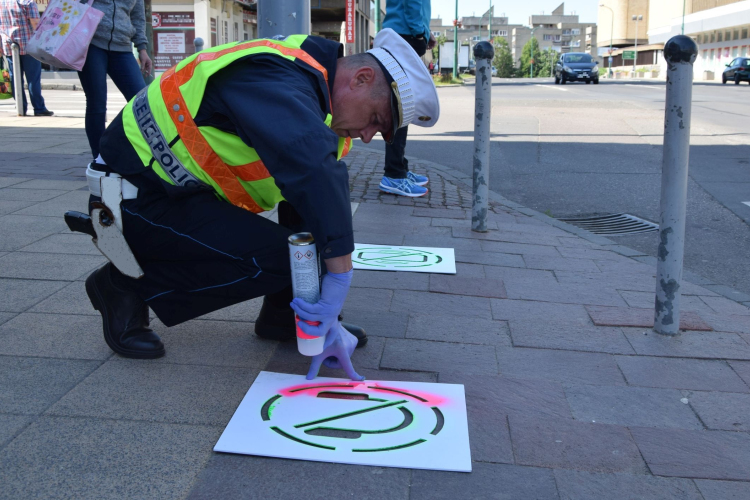 Piktogrammal a gyalogosok biztonságáért