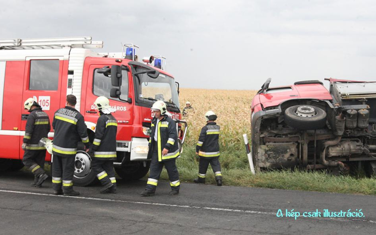 Fertőtlenítőszer ömlött ki az M3-ason, nagy erőkkel vonult ki a katasztrófavédelem