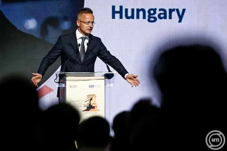 Szijjártó Péter: az elmúlt évek egyik legjelentősebb evakuációs műveletére került sor