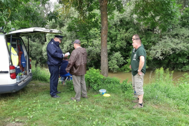 Közösen ellenőriztek rendőrök halőrök