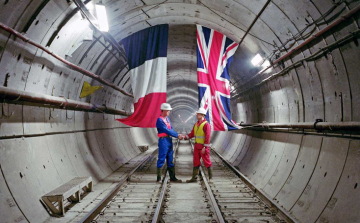 1990 10. 30. - A FRANCIA és BRIT alagútépítők TALÁLKOZTAK a La Manche csatorna alatt, a vasúti alagút építése során