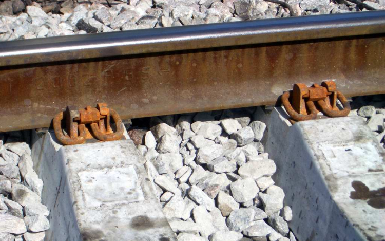 VASÚTI PÁLYAKARBANTARTÁSI MUNKÁK ZAJLANAK A MEGYÉBEN