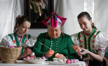 Hímes tojást festenek Rimócon