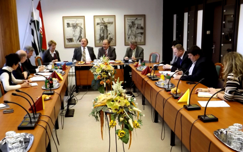 Megbeszélés a salgótarjáni felsőoktatásról