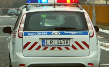 Hárman kettő ellen