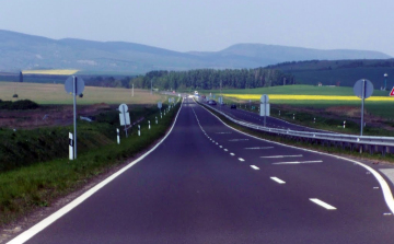 Folytatódik a 21-es út négysávosítása