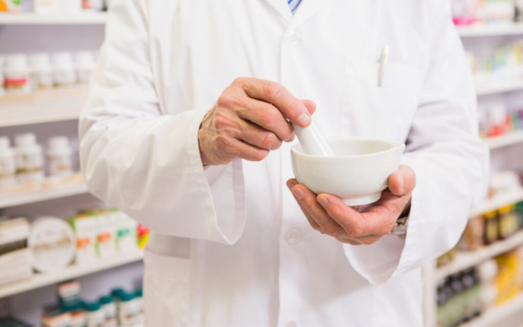 Háromszorosára emelkedik a gyógyszertárban kikevert gyógyszerek ára