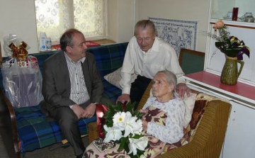 Isten éltesse Jolika nénit!