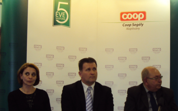 Élelmiszertámogatás gyermekeknek, rászorulóknak