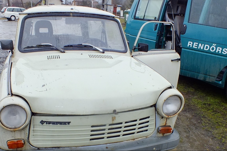 Elloptak egy Trabantot, útközben lerobbant