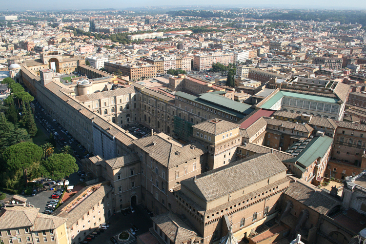 Betörtek a Vatikánba - bizalmas iratok tűntek el