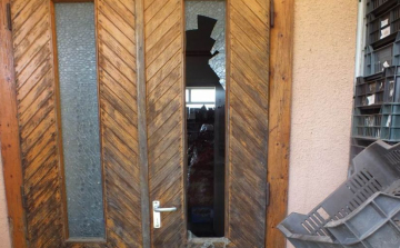 Egy karancslapujtői boltba tört be