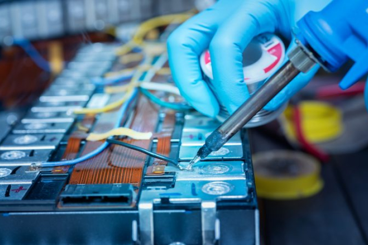 Olcsó, környezetbarát akkumulátort fejlesztettek a Debreceni Egyetemen