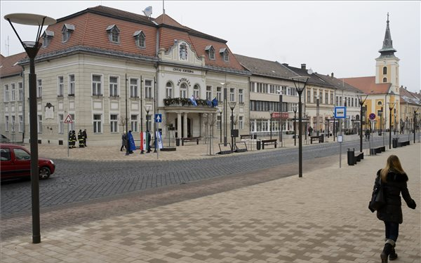 Átadták Balassagyarmat felújított főterét
