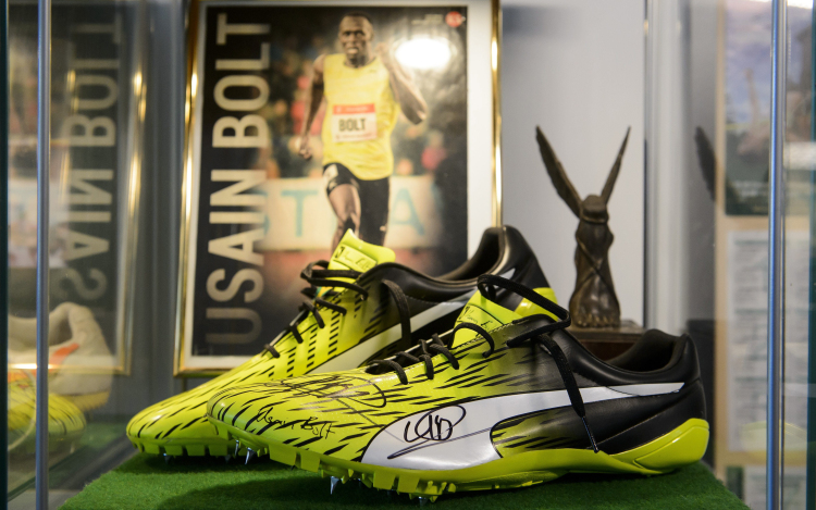Usain Bolt cipőjével bővült a somoskői sportcipőmúzeum gyűjteménye