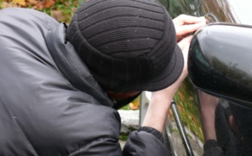 Rendőrkézen a gépjármű-feltörők