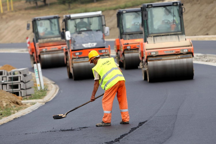 Újabb négysávos szakaszok épülnek a 21-es főúton Nógrád és Heves megyében