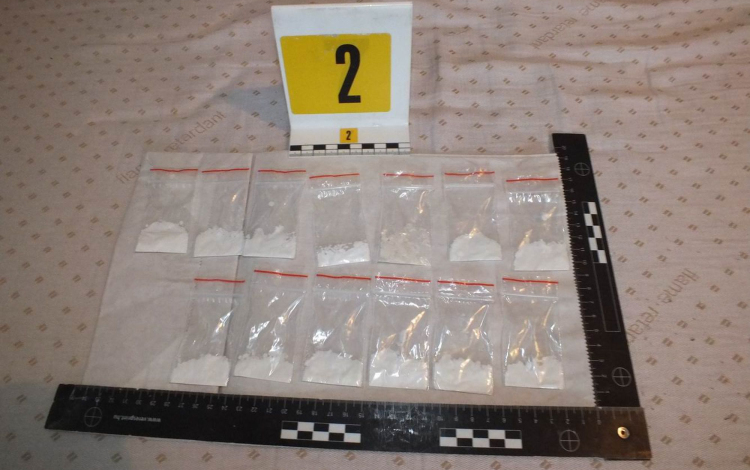 Személyi szabadság megsértése és kábítószer bitroklása