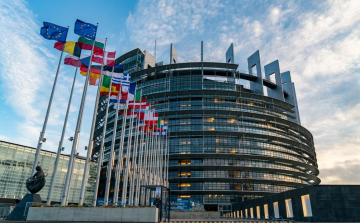 Az EP korrupciós botránya legalább hatvan embert érint, többségük szocialista vagy néppárti politikus