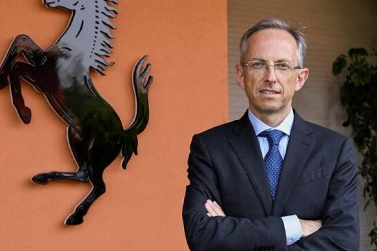 Lebukott a Ferrari ál-vezérigazgatója