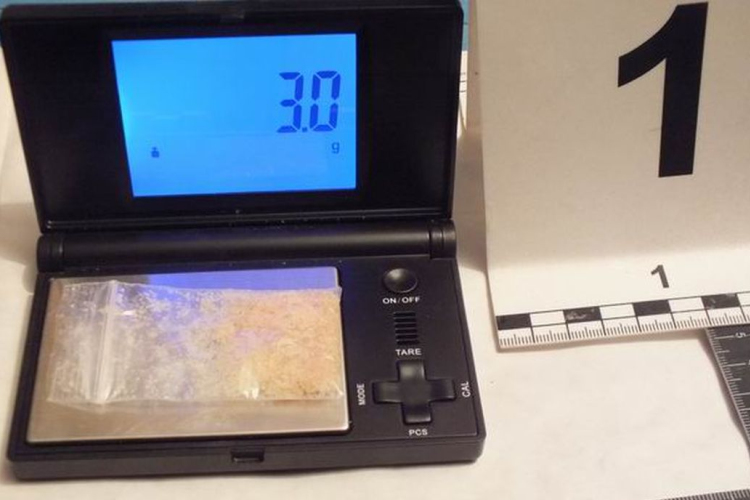 Kábítószert fogyasztott és tartott magánál