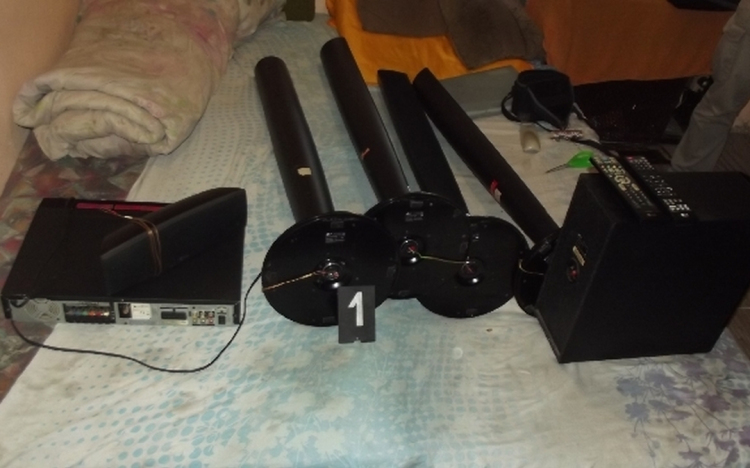 Kardot és műszaki cikkeket loptak