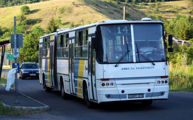Többször megütöttek egy salgótarjáni buszsofőrt