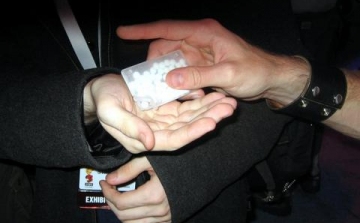 Kábítószer miatt két férfit vettek őrizetbe Nógrád megyében
