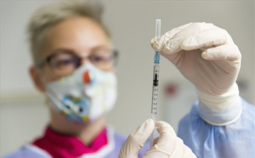 Egy éve érkezett meg a koronavírus elleni védőoltás Magyarországra