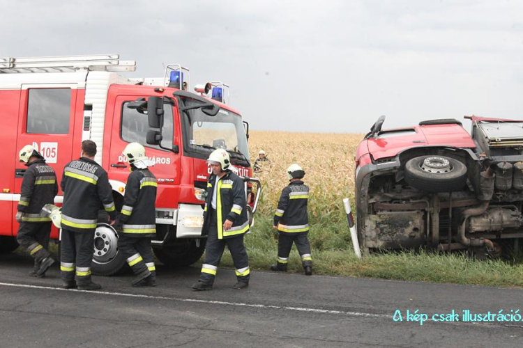 Fertőtlenítőszer ömlött ki az M3-ason, nagy erőkkel vonult ki a katasztrófavédelem